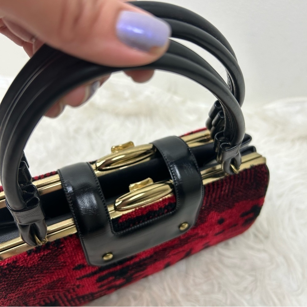 Vintage Red and black abstract carpet hand bag purse - Picture 7 of 16
